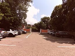 All Seasons Gatwick Guest House
