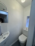 All Seasons Gatwick Guest House