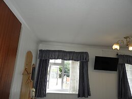 All Seasons Gatwick Guest House