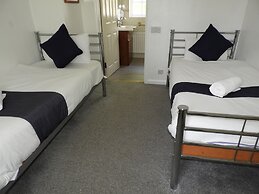 All Seasons Gatwick Guest House
