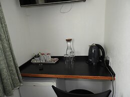 All Seasons Gatwick Guest House