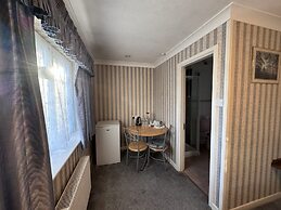 All Seasons Gatwick Guest House