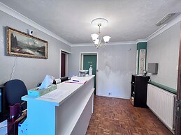 All Seasons Gatwick Guest House