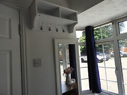 All Seasons Gatwick Guest House
