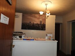 All Seasons Gatwick Guest House