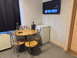 All Seasons Gatwick Guest House