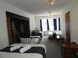 All Seasons Gatwick Guest House