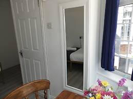 All Seasons Gatwick Guest House