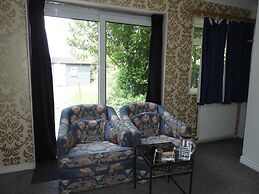 All Seasons Gatwick Guest House