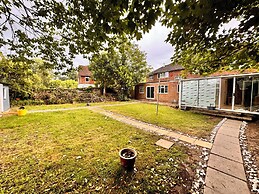 All Seasons Gatwick Guest House