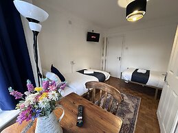 All Seasons Gatwick Guest House