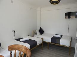 All Seasons Gatwick Guest House