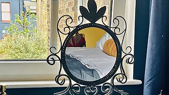 Stylish Portobello Road 2 Bedroom Easy Access