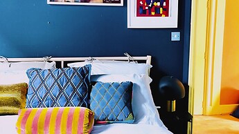 Stylish Portobello Road 2 Bedroom Easy Access