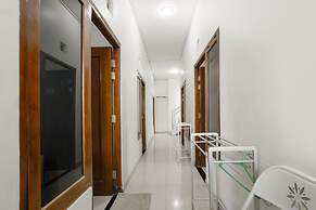 Super OYO 3838 Tamansari Guest House