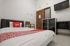 Super OYO 3838 Tamansari Guest House