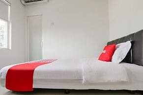 Super OYO 3838 Tamansari Guest House