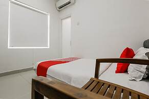 Super OYO 3838 Tamansari Guest House