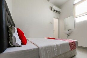 Super OYO 3838 Tamansari Guest House