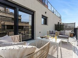 Sanders Port - Bold Studio With Roof-top Terrace