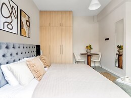 Sanders Port - Bold Studio With Roof-top Terrace