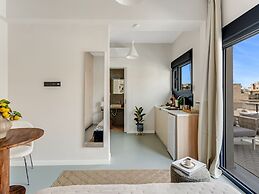 Sanders Port - Bold Studio With Roof-top Terrace