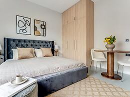 Sanders Port - Bold Studio With Roof-top Terrace