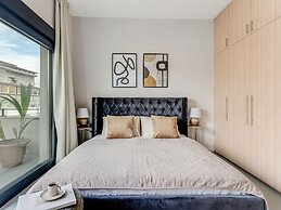 Sanders Port - Bold Studio With Roof-top Terrace