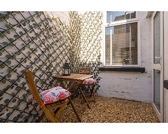 Central Belfast Apartments: Retro R&R