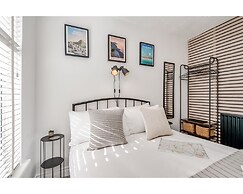 Central Belfast Apartments: Retro R&R