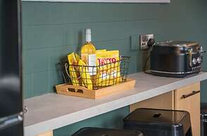 Central Belfast Apartments: Retro R&R