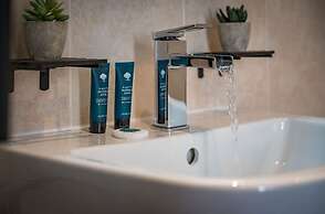 Central Belfast Apartments: Retro R&R