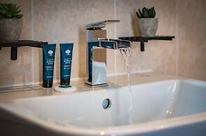 Central Belfast Apartments: Retro R&R