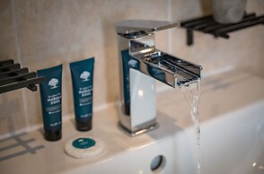 Central Belfast Apartments: Retro R&R