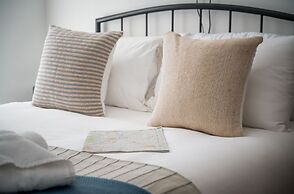 Central Belfast Apartments: Retro R&R