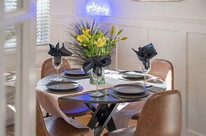 Central Belfast Apartments: Retro R&R