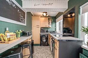 Central Belfast Apartments: Retro R&R