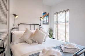 Central Belfast Apartments: Retro R&R