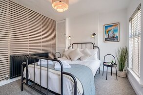 Central Belfast Apartments: Retro R&R