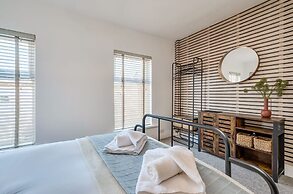 Central Belfast Apartments: Retro R&R