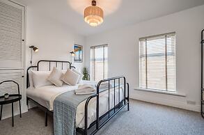 Central Belfast Apartments: Retro R&R