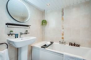 Central Belfast Apartments: Retro R&R