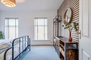 Central Belfast Apartments: Retro R&R