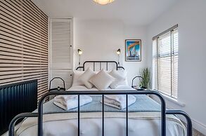 Central Belfast Apartments: Retro R&R