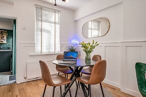 Central Belfast Apartments: Retro R&R