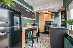 Central Belfast Apartments: Retro R&R