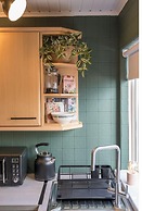 Central Belfast Apartments: Retro R&R