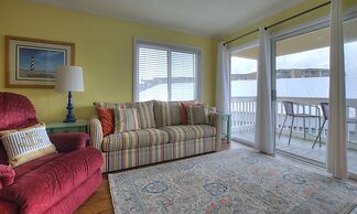 Apatb 164 2 Bedroom Condo by Redawning