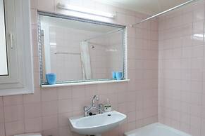 Beautiful Retro Apt in Koukaki