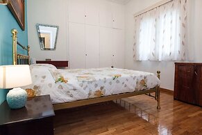 Beautiful Retro Apt in Koukaki